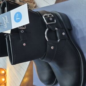 Universal Thread Black Combat Boots